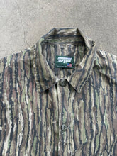 Load image into Gallery viewer, Vintage Saftbak Realtree Camo Button-Up (L)