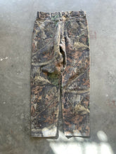 Load image into Gallery viewer, Vintage Wrangler Realtree Advantage Timber Camo Denim Pants (L)