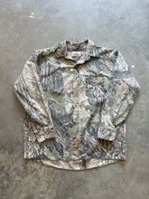 Load image into Gallery viewer, Vintage Lightweight Realtree Camo Button Up Shirt (XL)