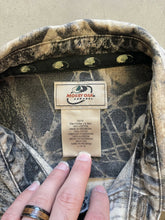 Load image into Gallery viewer, Vintage Mossy Oak Treestand Camo Chamois Shirt (L)