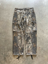 Load image into Gallery viewer, Vintage Libery Realtree Hardwoods Camo Adjustable Waist Pants (L)