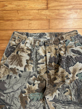 Load image into Gallery viewer, Vintage Wrangler Realtree Advantage Camo Shorts (30-32x6.5)