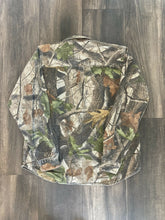 Load image into Gallery viewer, Vintage Realtree Hardwoods Camo Button Up Shirt (Y XL)