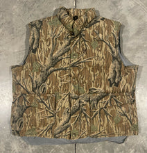 Load image into Gallery viewer, 90’s Browning Mossy Oak Treestand Down Vest (XL)