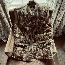 Load image into Gallery viewer, Old school camo hansa-brata goose down vest