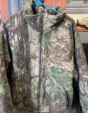Load image into Gallery viewer, Cabela’s white clothing quarter zip