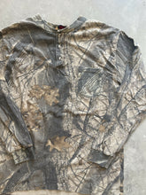 Load image into Gallery viewer, Vintage Redhead Realtree Hardwoods Camo Henley Shirt (L)