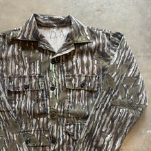 Load image into Gallery viewer, Vintage Realtree Camo Shacket (S/M)