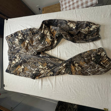 Load image into Gallery viewer, Title: Vintage Gamehide Hush-Hide Fleece Pants - Mossy Oak Break-Up - Men's L