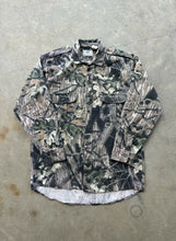 Load image into Gallery viewer, Vintage MossyOak Breakup Camo Button-Up (L/XL)
