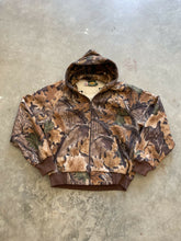 Load image into Gallery viewer, Vintage Realtree Advantage Camo Fleece Hoodie (M)
