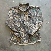 Load image into Gallery viewer, Vintage Realtree Advantage Camo Chamois Shirt (L)