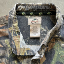 Load image into Gallery viewer, 2000’s Mossy Oak Breakup Camo Chamois Shirt (XL)