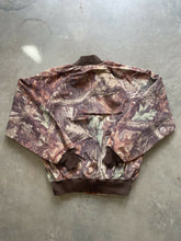 Load image into Gallery viewer, Vintage Realtree Advantage Timber Camo Bomber Jacket (L)