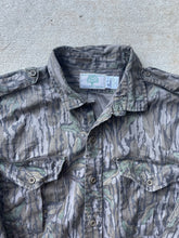 Load image into Gallery viewer, Vintage Mossy Oak Green Leaf Camo Strap Shirt (L)