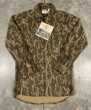 Load image into Gallery viewer, Mossy Oak Bottomland Chamois Button Down NWT (S)