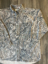 Load image into Gallery viewer, 1990’s Mossy Oak Treestand Camo Chamois Shirt (L)