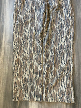 Load image into Gallery viewer, Vintage Columbia Omni Tech Mossy Oak Original Bottomland Camo Pants (L)