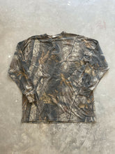 Load image into Gallery viewer, Vintage Realtree Hardwoods Camo Henley Shirt (Xl)