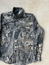 Load image into Gallery viewer, Vintage Rattlers Brand Mossy Oak Breakup Camo Lightweight Button Up Shirt (M)
