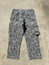 Load image into Gallery viewer, Vintage Mossy Oak Green Leaf Denim Cargo Pants (34x27.5)