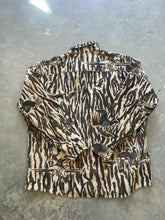 Load image into Gallery viewer, Vintage Ducks Unlimited Camo Chamois (XL)