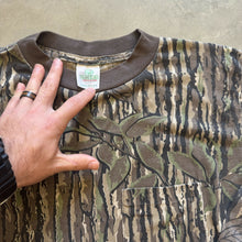 Load image into Gallery viewer, Vintage Realtree Camo Shirt (M)