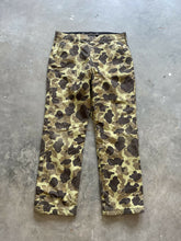 Load image into Gallery viewer, Vintage Cabela’s Duck Camo Insulated Pants (L)