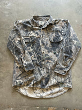 Load image into Gallery viewer, Vintage Distressed Mossy Oak Gen 1 Breakup Camo Chamois Shirt (L)
