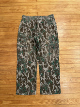 Load image into Gallery viewer, Vintage MossyOak Green Leaf Camo Adjustable Waist Pants (32-36”x31.5”)