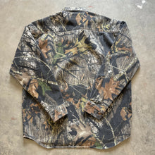 Load image into Gallery viewer, 2000’s Mossy Oak Breakup Camo Chamois Shirt (XL)