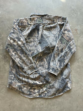 Load image into Gallery viewer, Vintage Distressed Mossy Oak Gen 1 Breakup Camo Chamois Shirt (L)