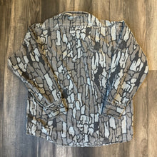Load image into Gallery viewer, 1990’s Deerskin Trebark Camo Chamois Shirt (L)
