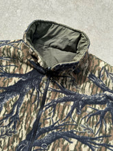 Load image into Gallery viewer, Vintage Browning MossyOak Treestand Camo Reversible Fleece Jacket (XL)