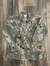 Load image into Gallery viewer, 2000’s Mossy Oak Breakup Camo Chamois Shirt (XL)