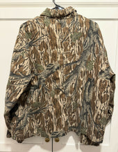 Load image into Gallery viewer, Commander Mossy Oak Treestand 2 Pocket Jacket (L)