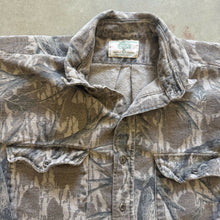 Load image into Gallery viewer, Vintage Mossy Oak Treestand Camo Chamois Shirt (L)