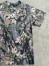 Load image into Gallery viewer, Vintage MossyOak Breakup Camo Pocket T-Shirt (M/L)