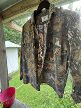 Load image into Gallery viewer, Vintage Mossy Oak - Large