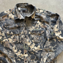 Load image into Gallery viewer, Vintage Mossy Oak Breakup Camo Chamois Shirt (XL)