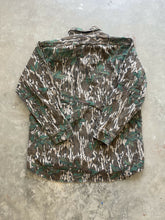 Load image into Gallery viewer, 1990’s Mossy Oak Greenleaf Camo Chamois Shirt (L)