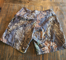 Load image into Gallery viewer, Mossy oak board shorts