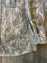 Load image into Gallery viewer, Vintage Rattlers Brand Mossy Oak Treestand Camo Chamois Shirt (L)