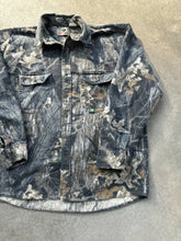 Load image into Gallery viewer, Vintage Mossy Oak Break Up Camo Chamois Button Up (XL)