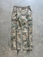 Load image into Gallery viewer, Vintage Liberty Realtree Camo Adjustable Waist Pants (M)