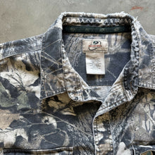 Load image into Gallery viewer, 2000’s Mossy Oak Breakup Camo Chamois Shirt (XL)
