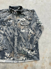 Load image into Gallery viewer, Vintage MossyOak Breakup Button Up (XL)