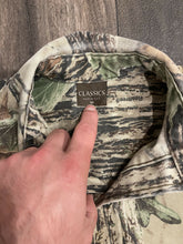 Load image into Gallery viewer, Vintage Realtree Camo Button Up Shirt (M)