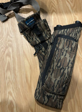 Load image into Gallery viewer, Vintage Mossy Oak Arrow Quiver