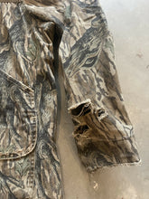 Load image into Gallery viewer, Vintage Mossy Oak Treestand Camo Carhartt Thrashed Jacket (XL)